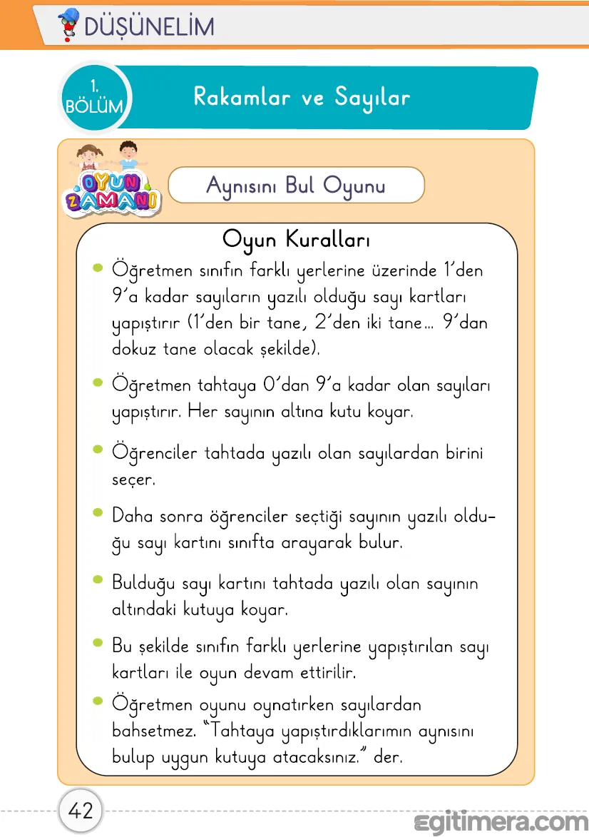 1. Sınıf Matematik ders kitabı sayfa 42; sınıf içinde rakam kartlarını bulup kutulara yerleştiren öğrencileri ve oyun kurallarını içeren sayfa.